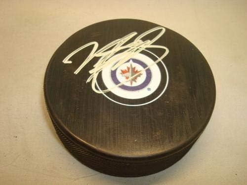 Mark Scheifele potpisao je hokejaški pak Vinnipeg Jets s autogramom od 1 do 1 do NHL pakova s autogramom