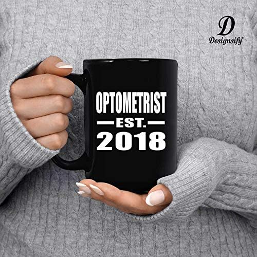 DesignSify Optometrist Ustani EST. 2018., 15oz Crna kava Šalica keramičke čajne čaše s ručicom, Pokloni za rođendansku obljetnicu Božićni