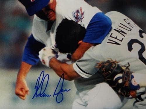 Nolan Ryan potpisao je Texas Rangers 8x10 Fighting Ventura Photo -aiv/Ryan Holo *Blue - Autografirani MLB fotografije
